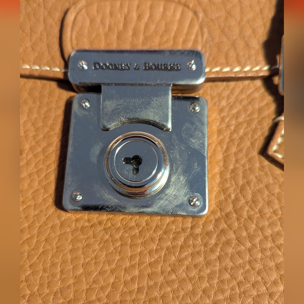 Dooney & Bourke Medium flap satchel - Picture 4 of 7